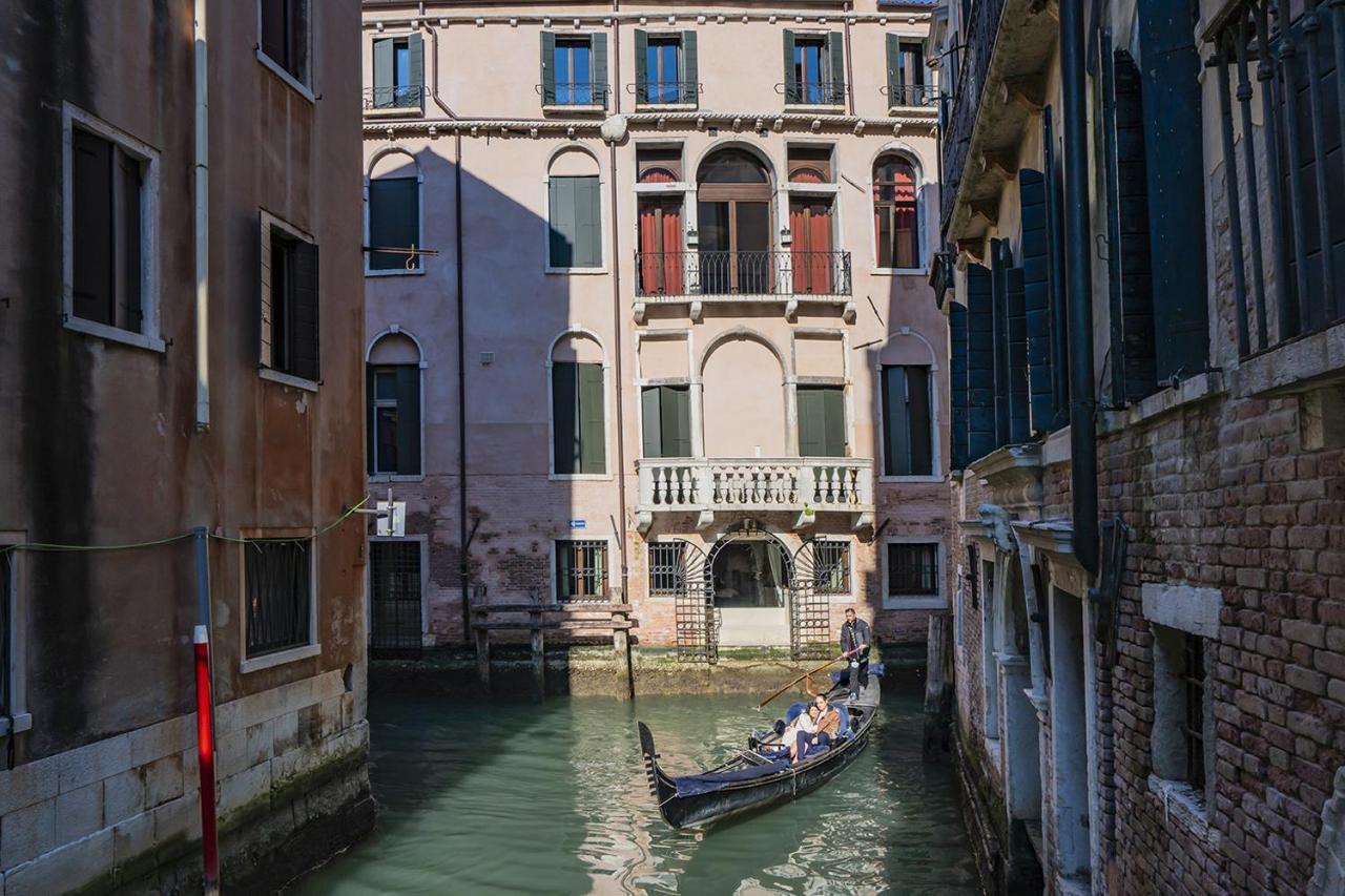 Corte Rubbi 1 A True Canal-side Experience Apartment